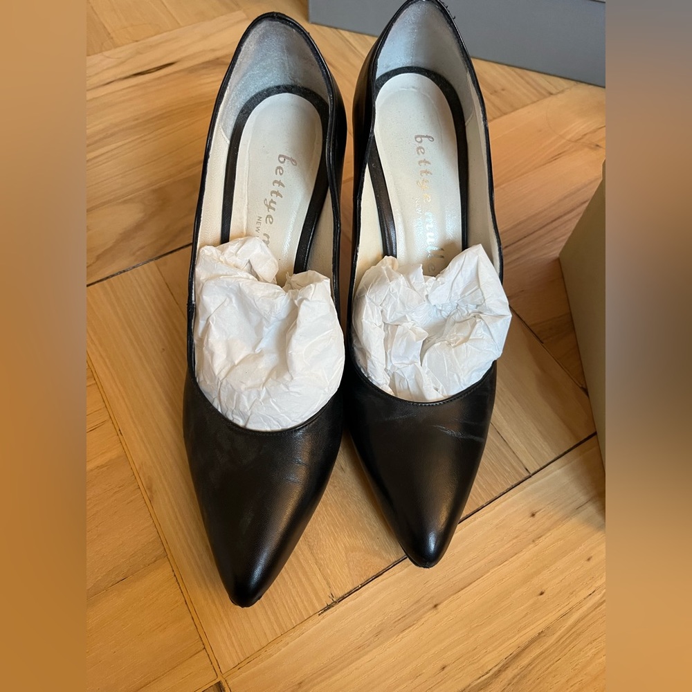 Bettye Mueller Gentry Soft Nappa Black Pumps